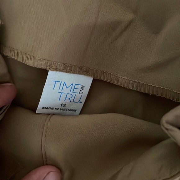 Paper bag trousers are gorgeous!!! - Picture 3 of 5